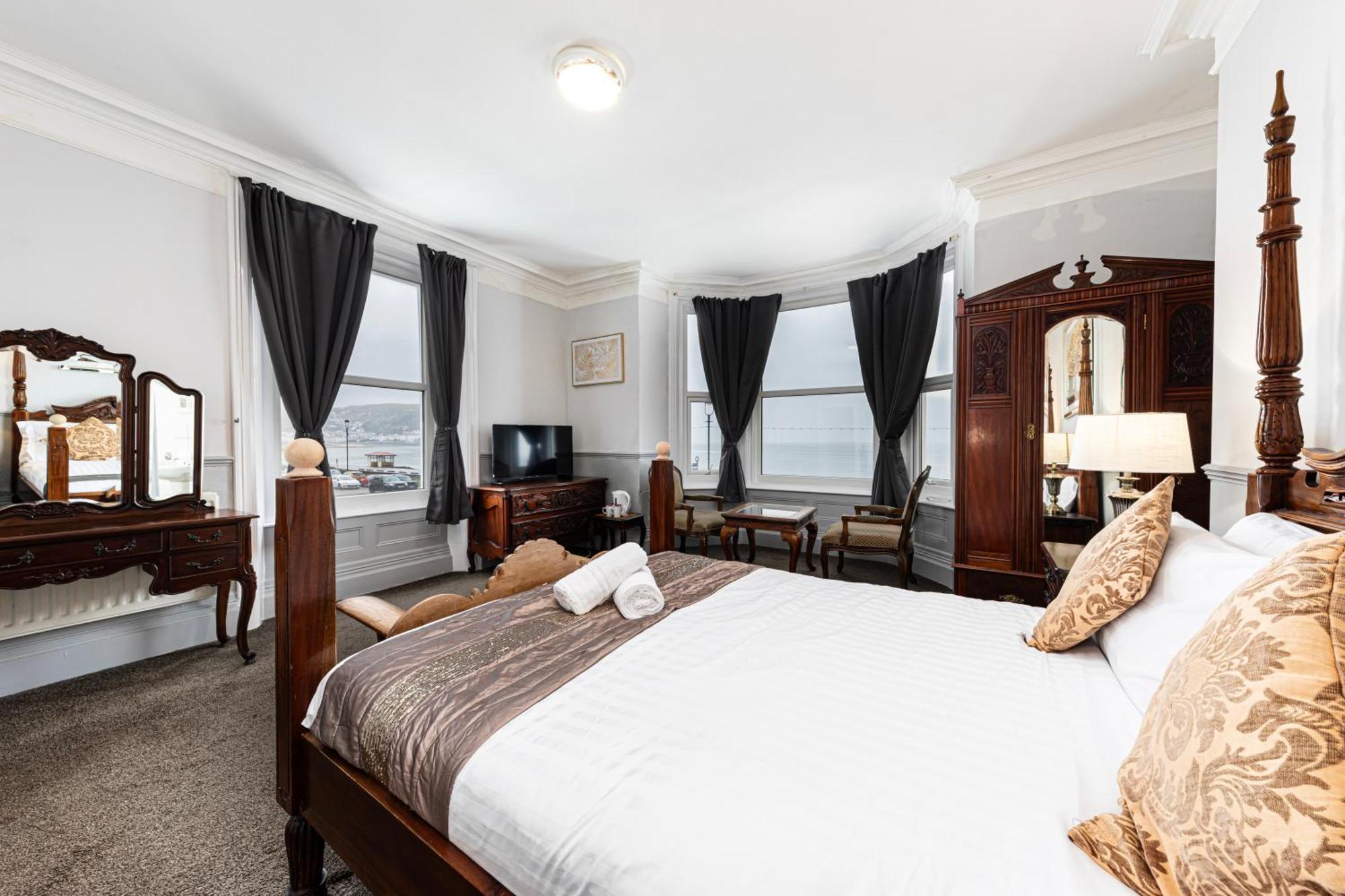 The Manor Hotel ลันดิดโน ภายนอก รูปภาพ